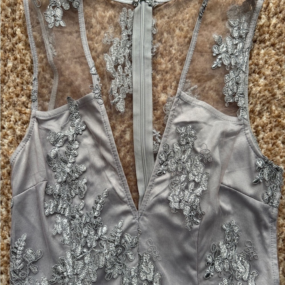 Tobi Women's Lace Cutout Sleeveless Dress V-neck Above Knee Sz Small - Picture 3 of 5